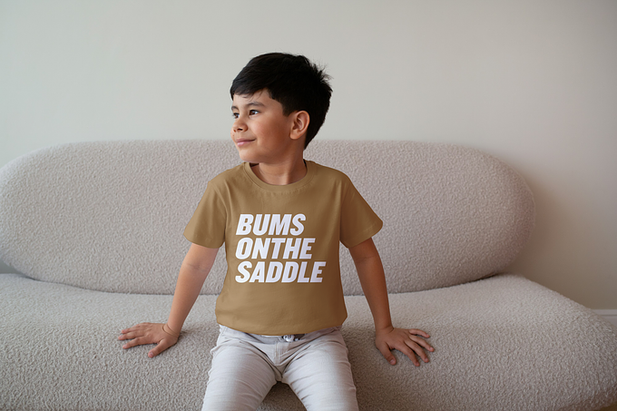 BUMSONTHESADDLE Kids T-shirt (Brown/White)