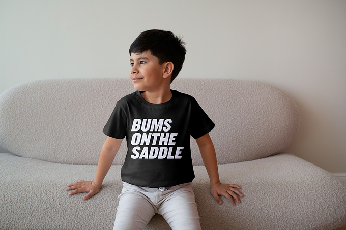 BUMSONTHESADDLE Kids T-shirt (Black/White)